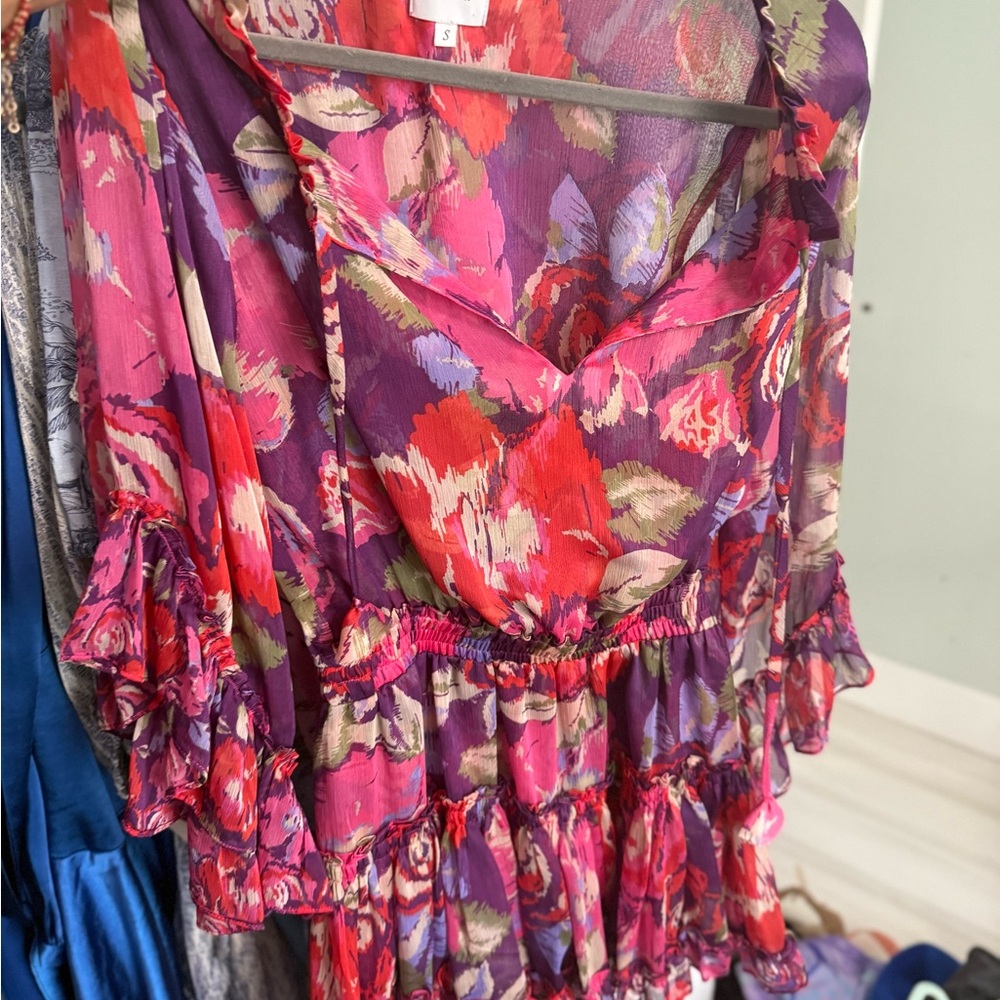 Floral V-Neck Ruffle Top